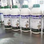 Línia de màquines d'ompliment i tapatge d'ampolles de líquids de pesticides